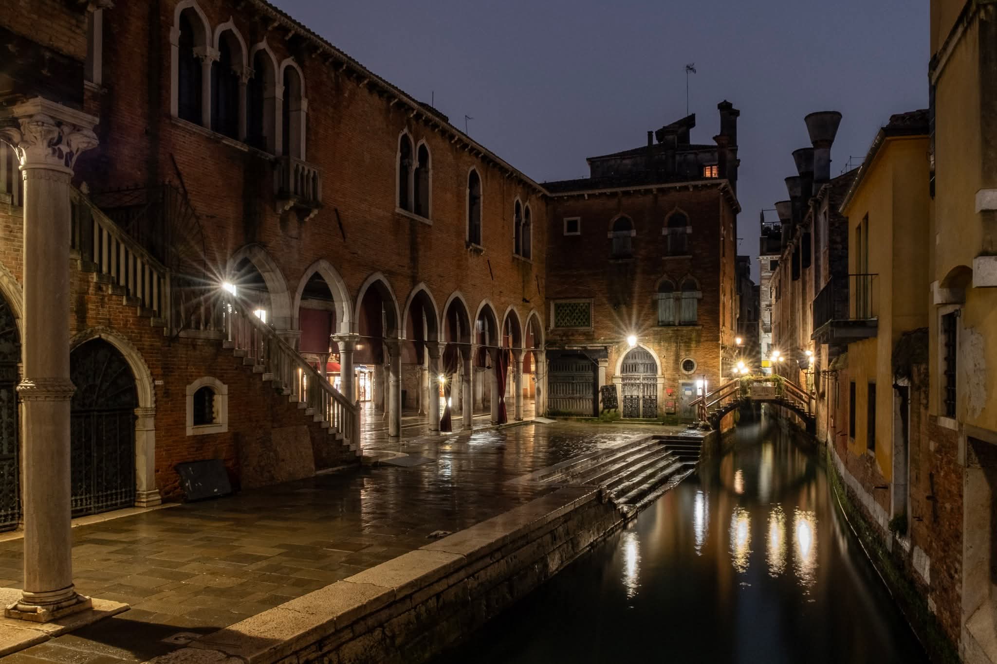 Goldene Stille am Kanal